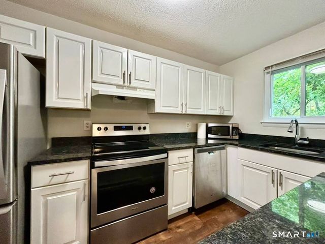19 Somers Street B8, Danbury, CT 06810