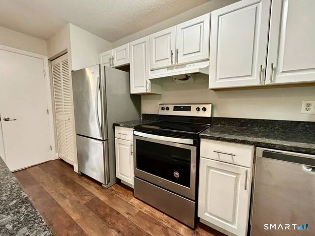 19 Somers Street B8, Danbury, CT 06810