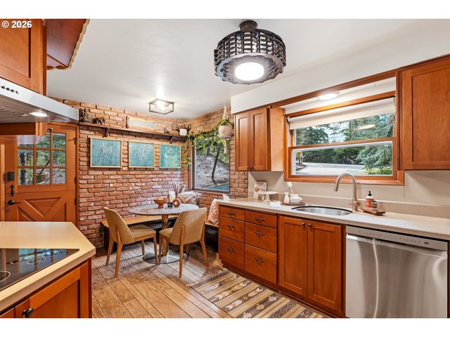 10235 Nw LEAHY Rd, Portland, OR 97229