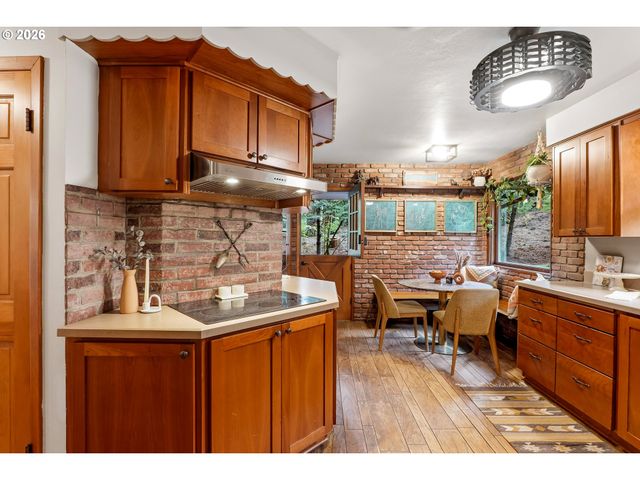 10235 Nw LEAHY Rd, Portland, OR 97229