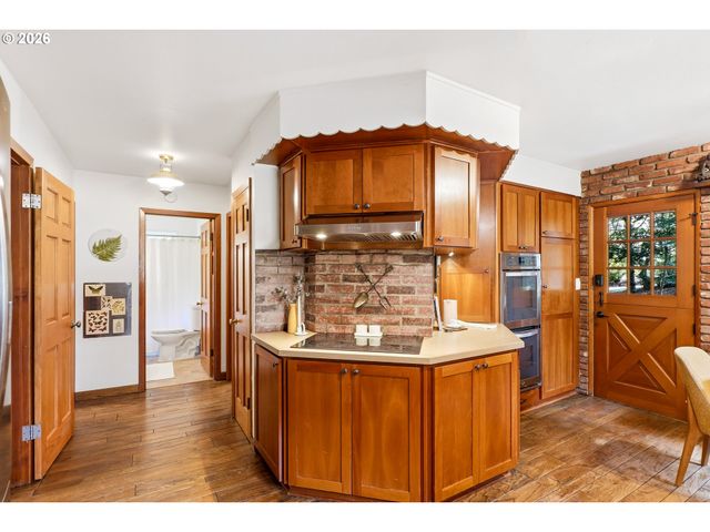 10235 Nw LEAHY Rd, Portland, OR 97229