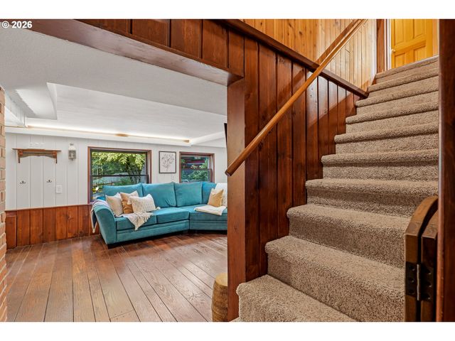 10235 Nw LEAHY Rd, Portland, OR 97229