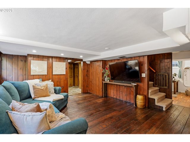 10235 Nw LEAHY Rd, Portland, OR 97229