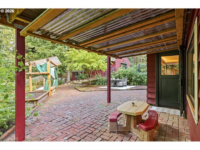 10235 Nw LEAHY Rd, Portland, OR 97229