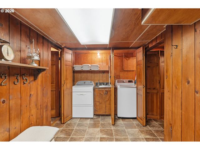 10235 Nw LEAHY Rd, Portland, OR 97229