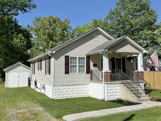 413 W 5th Street, Dickson, TN 37055