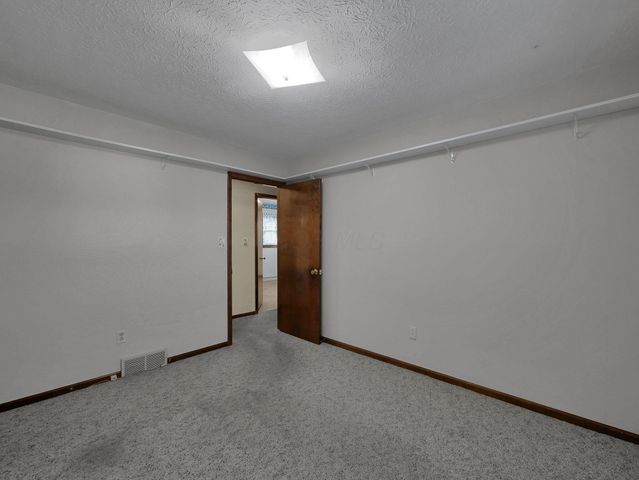 1760 Rainbow Drive NE, Lancaster, OH 43130