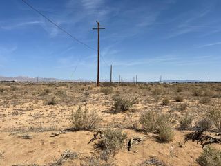 1 Moss Ave, California City, CA 93505