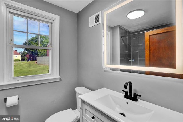 2122 HAMPDEN BLVD, Reading, PA 19604