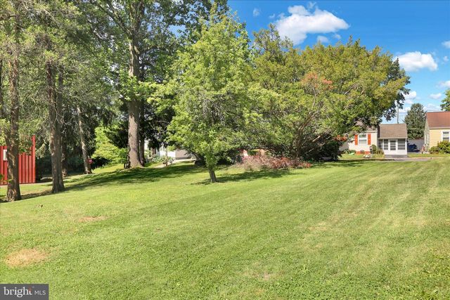 2122 HAMPDEN BLVD, Reading, PA 19604