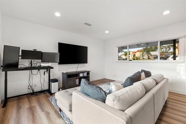 307 S Hillcrest, La Habra, CA 90631