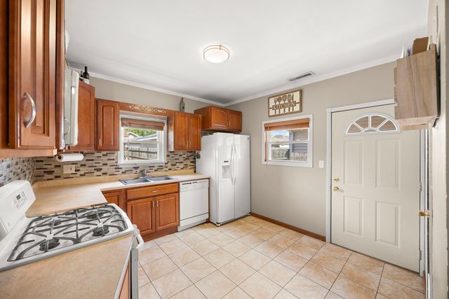 1700 N 37th Avenue, Stone Park, IL 60165