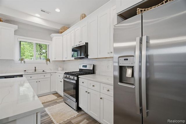 27827 S Moran Street, Harrison Twp, MI 48045