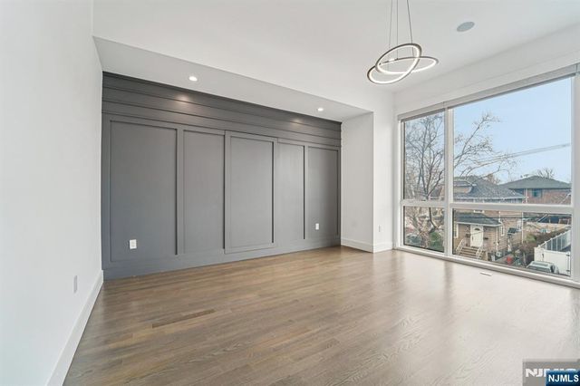 412 Lincoln Avenue, Cliffside Park, NJ 07010