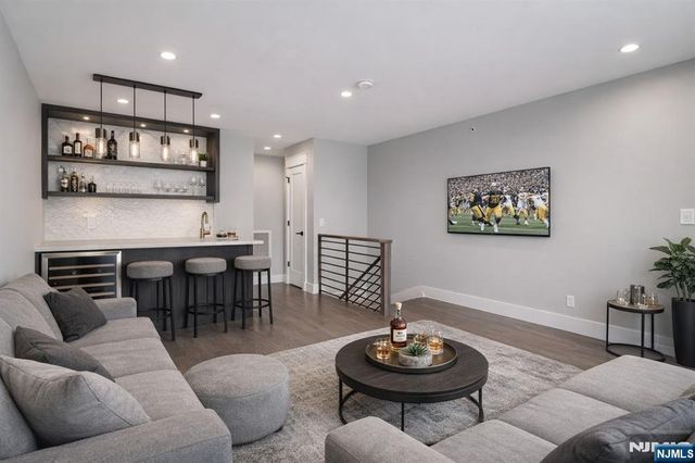 412 Lincoln Avenue, Cliffside Park, NJ 07010