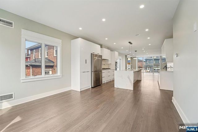 412 Lincoln Avenue, Cliffside Park, NJ 07010