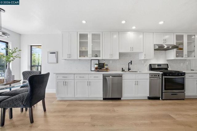 1715 Greenhills Ct, Lafayette, CA 94549