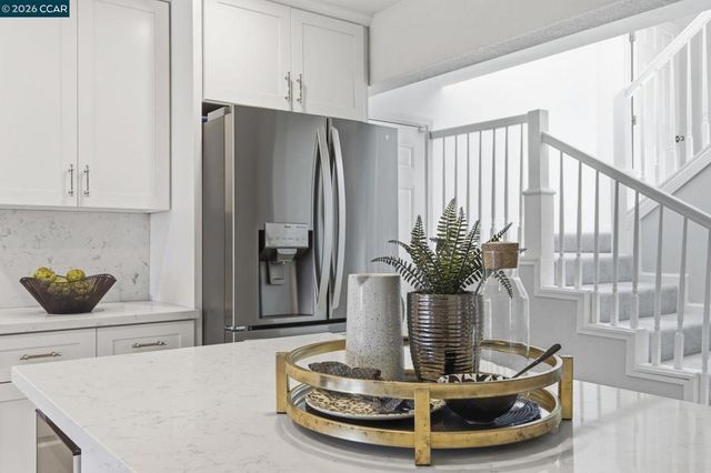 1715 Greenhills Ct, Lafayette, CA 94549