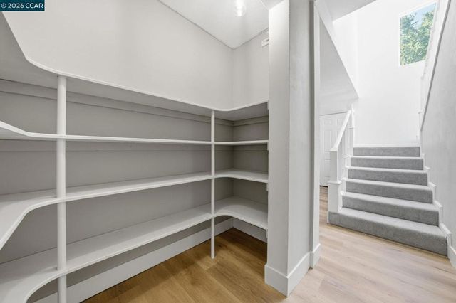 1715 Greenhills Ct, Lafayette, CA 94549