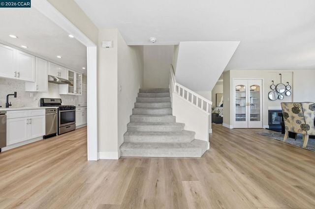 1715 Greenhills Ct, Lafayette, CA 94549