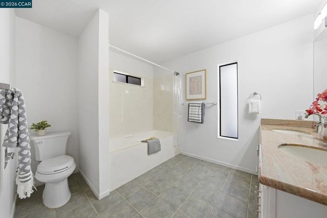 1715 Greenhills Ct, Lafayette, CA 94549