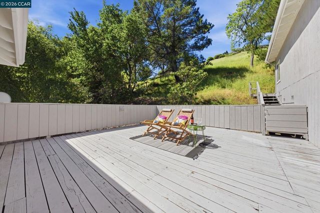 1715 Greenhills Ct, Lafayette, CA 94549