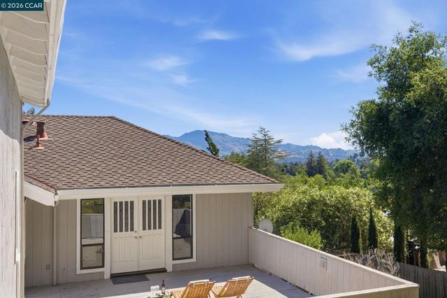 1715 Greenhills Ct, Lafayette, CA 94549