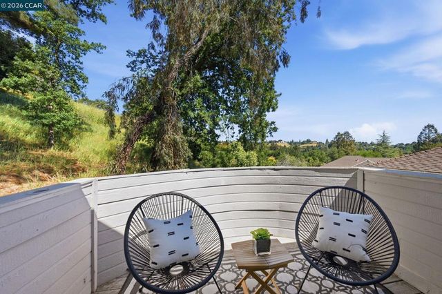 1715 Greenhills Ct, Lafayette, CA 94549