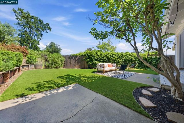 1715 Greenhills Ct, Lafayette, CA 94549