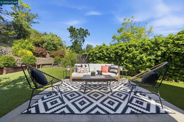 1715 Greenhills Ct, Lafayette, CA 94549