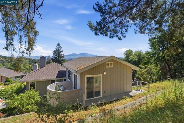 1715 Greenhills Ct, Lafayette, CA 94549