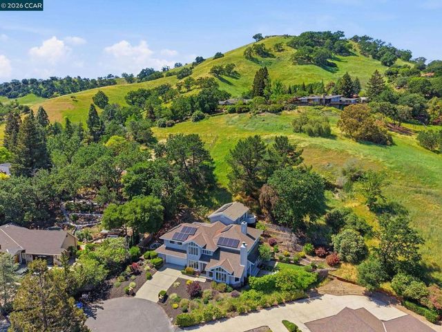 1715 Greenhills Ct, Lafayette, CA 94549