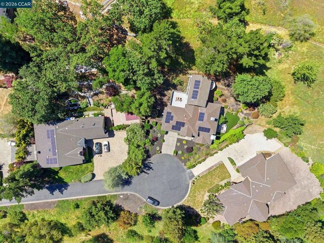 1715 Greenhills Ct, Lafayette, CA 94549