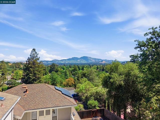 1715 Greenhills Ct, Lafayette, CA 94549