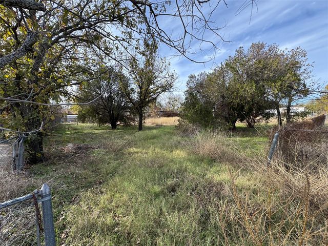 207 Stone Street, Granbury, TX 76048