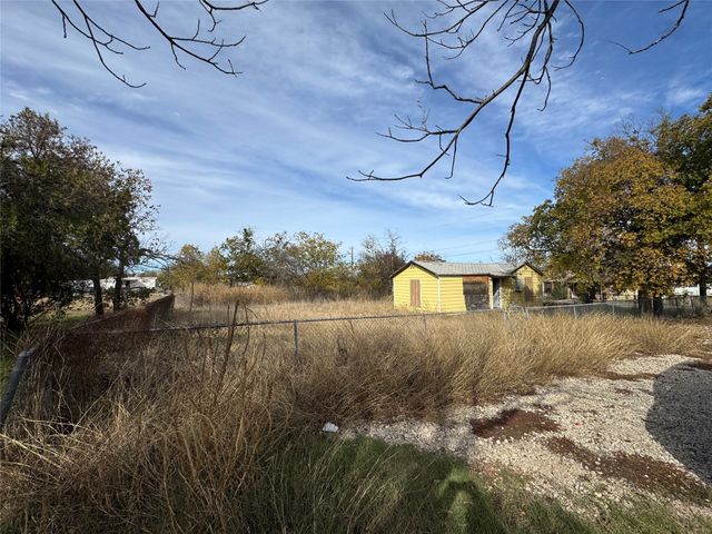 207 Stone Street, Granbury, TX 76048