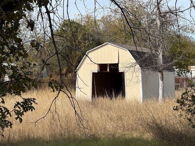 207 Stone Street, Granbury, TX 76048