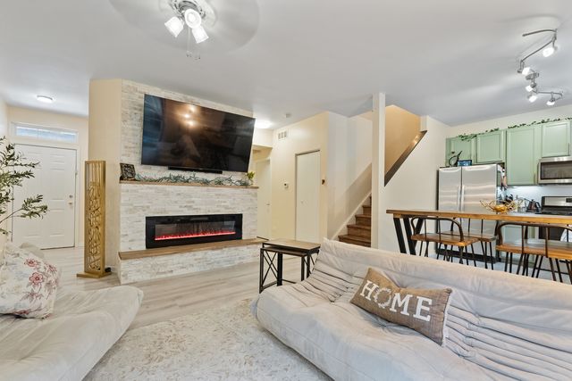 1045 Silver Hill Circle, Joliet, IL 60432