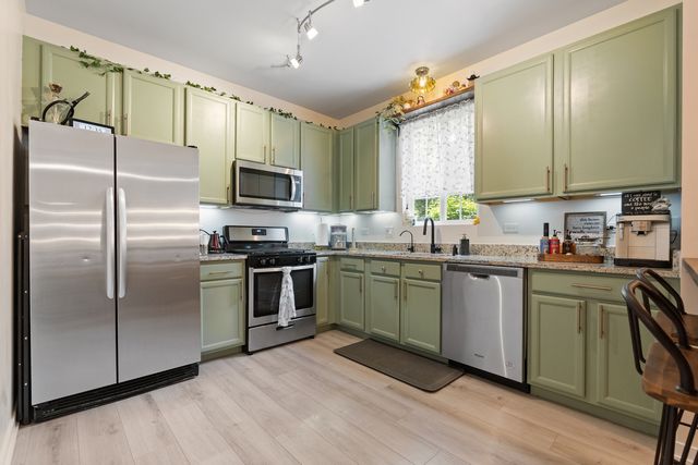 1045 Silver Hill Circle, Joliet, IL 60432