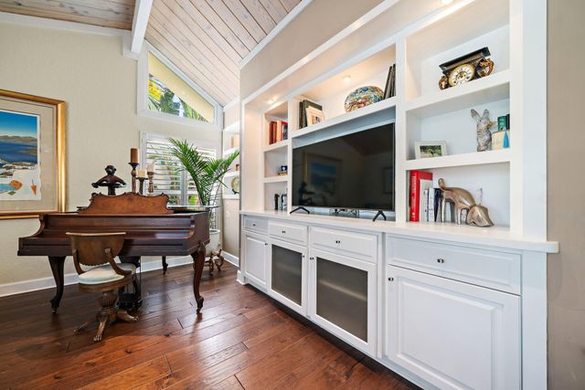 110 E Spearfish Lane, Jupiter, FL 33477