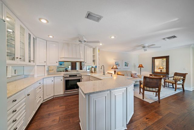 110 E Spearfish Lane, Jupiter, FL 33477