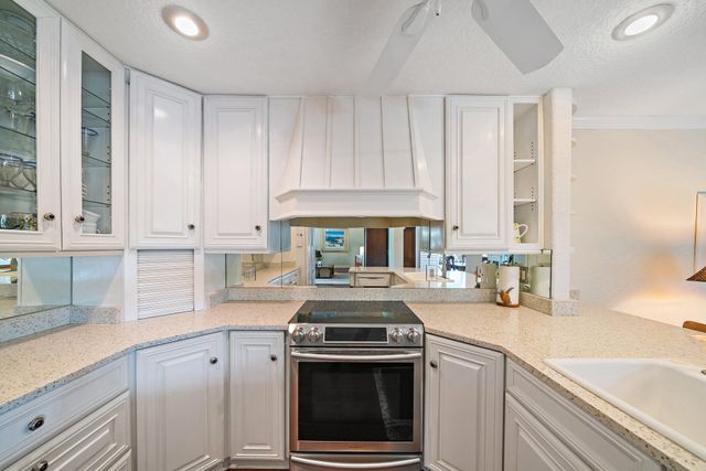 110 E Spearfish Lane, Jupiter, FL 33477