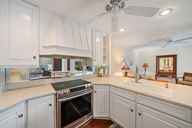 110 E Spearfish Lane, Jupiter, FL 33477