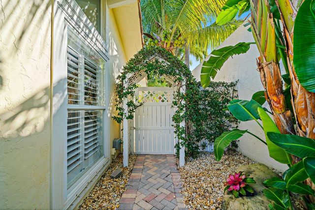 110 E Spearfish Lane, Jupiter, FL 33477