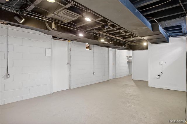 13336 Balfour Avenue, Huntington Woods, MI 48070