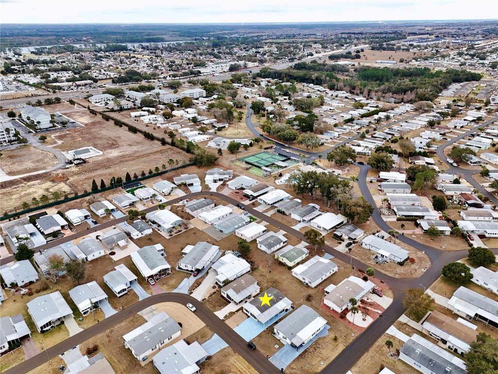 Image 40 of property listing at 114 DOUGLAS PARK AVENUE, Davenport, FL 33897