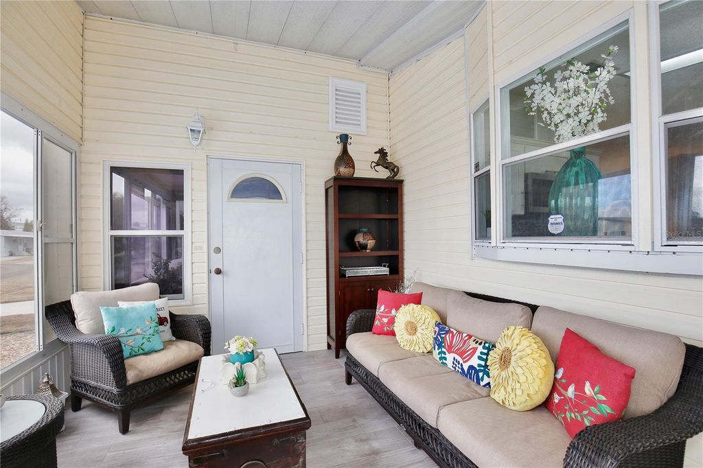 Image 5 of property listing at 114 DOUGLAS PARK AVENUE, Davenport, FL 33897