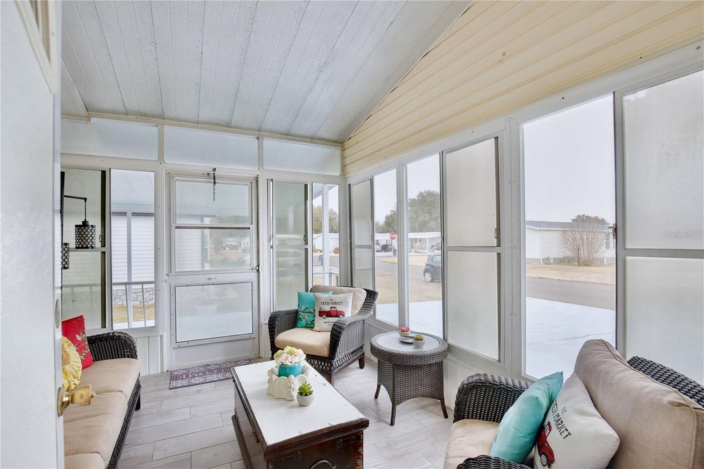 Image 6 of property listing at 114 DOUGLAS PARK AVENUE, Davenport, FL 33897