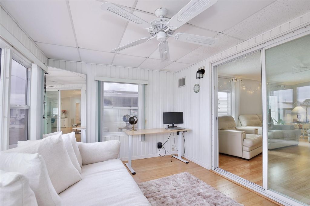 Image 8 of property listing at 114 DOUGLAS PARK AVENUE, Davenport, FL 33897