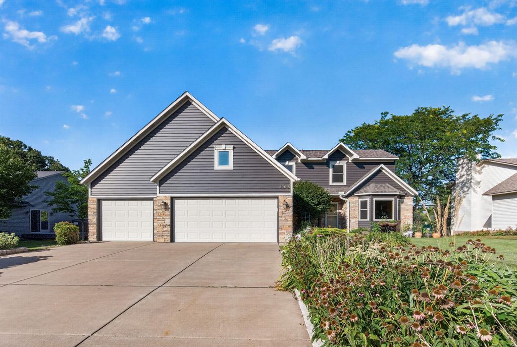 3569 Gershwin Avenue N, Oakdale, MN 55128 — photo 2